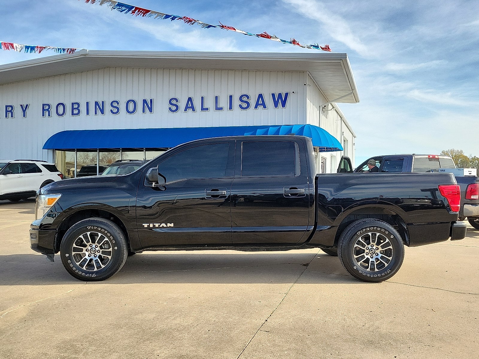 2022 Nissan Titan SV