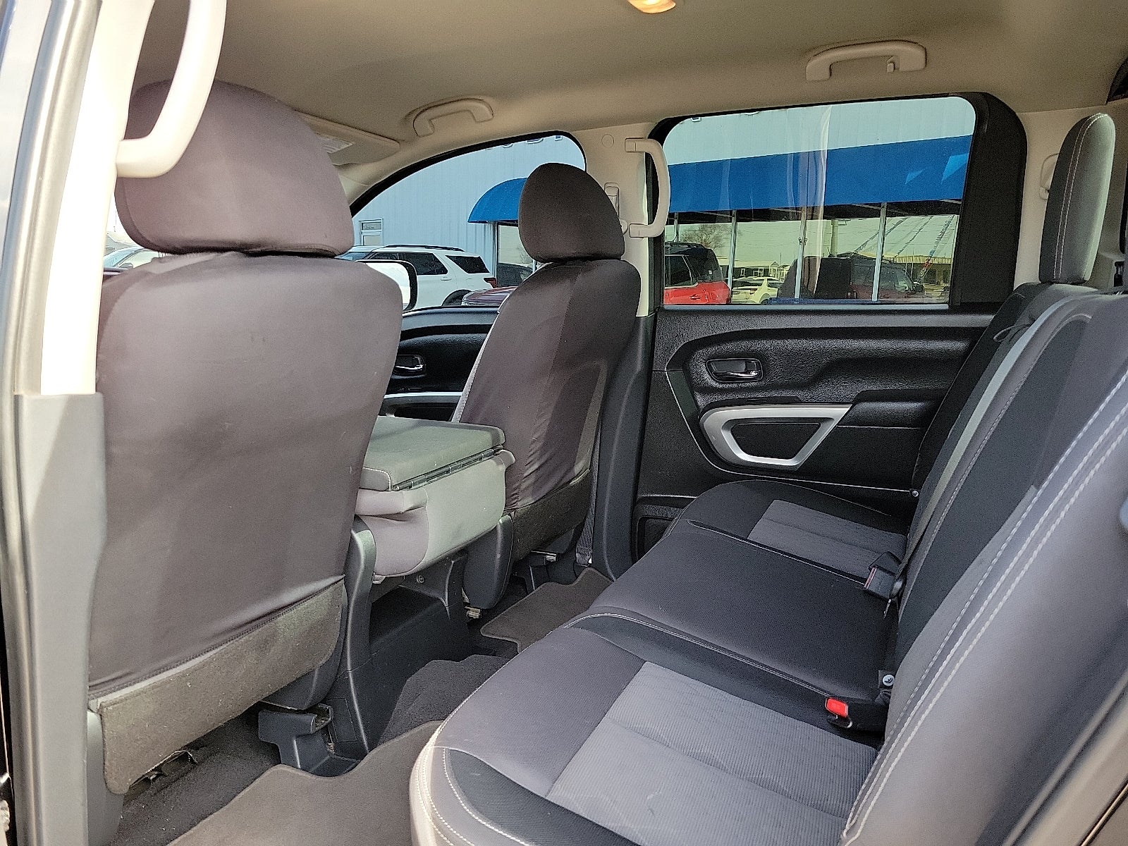 2022 Nissan Titan SV