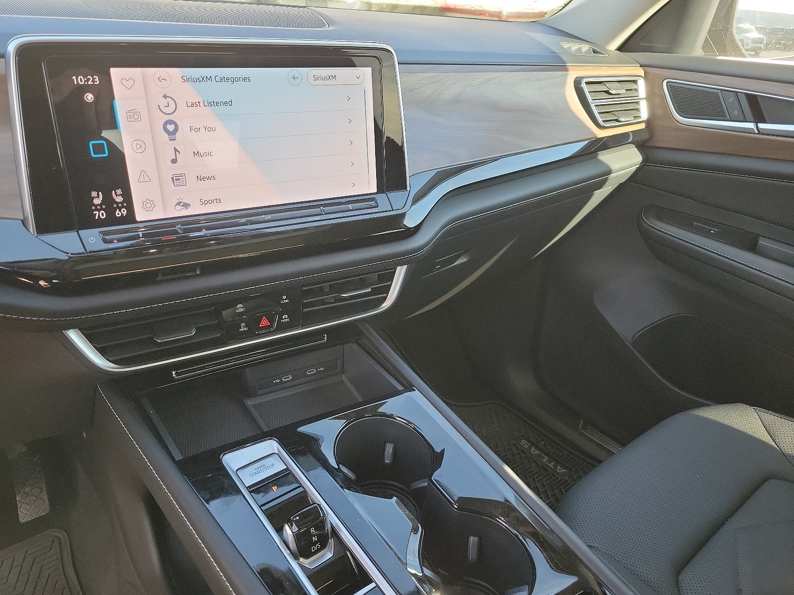 2024 Volkswagen Atlas 2.0T SE w/Technology