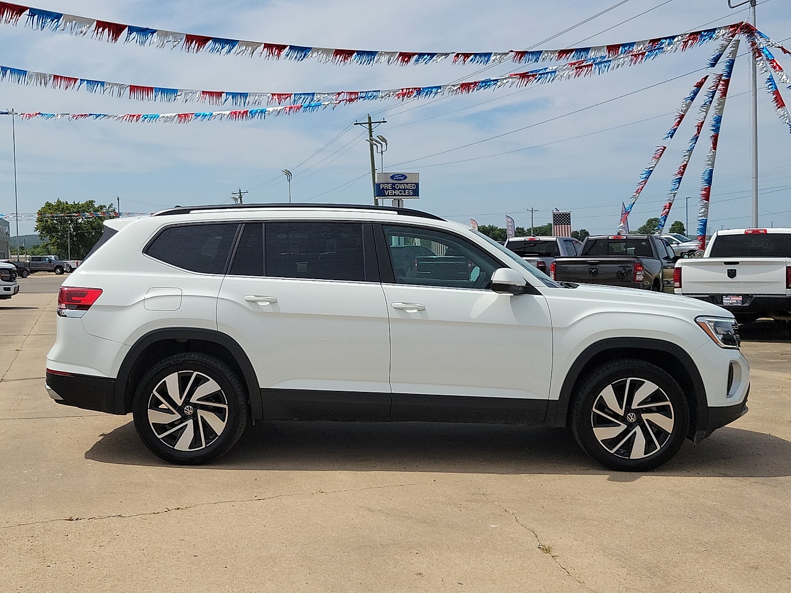 2025 Volkswagen Atlas 2.0T SE w/Technology