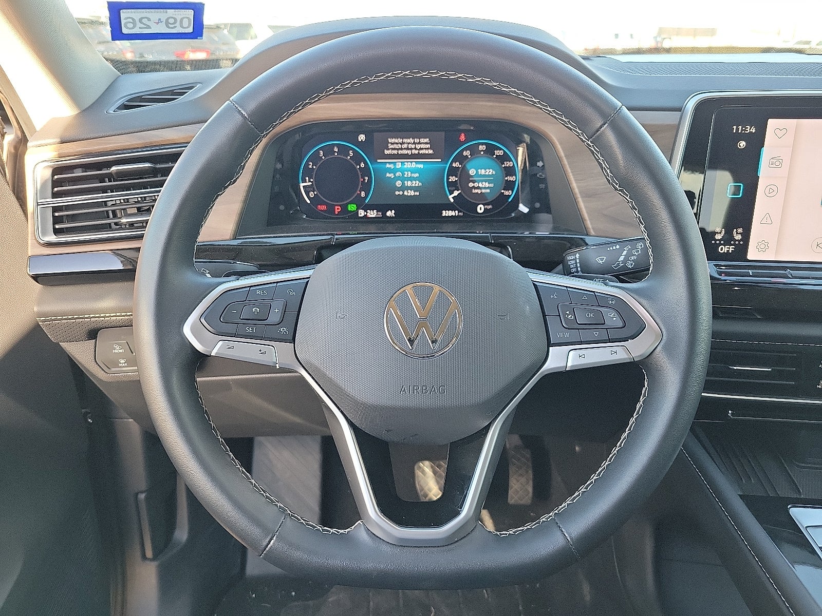 2025 Volkswagen Atlas 2.0T SE w/Technology