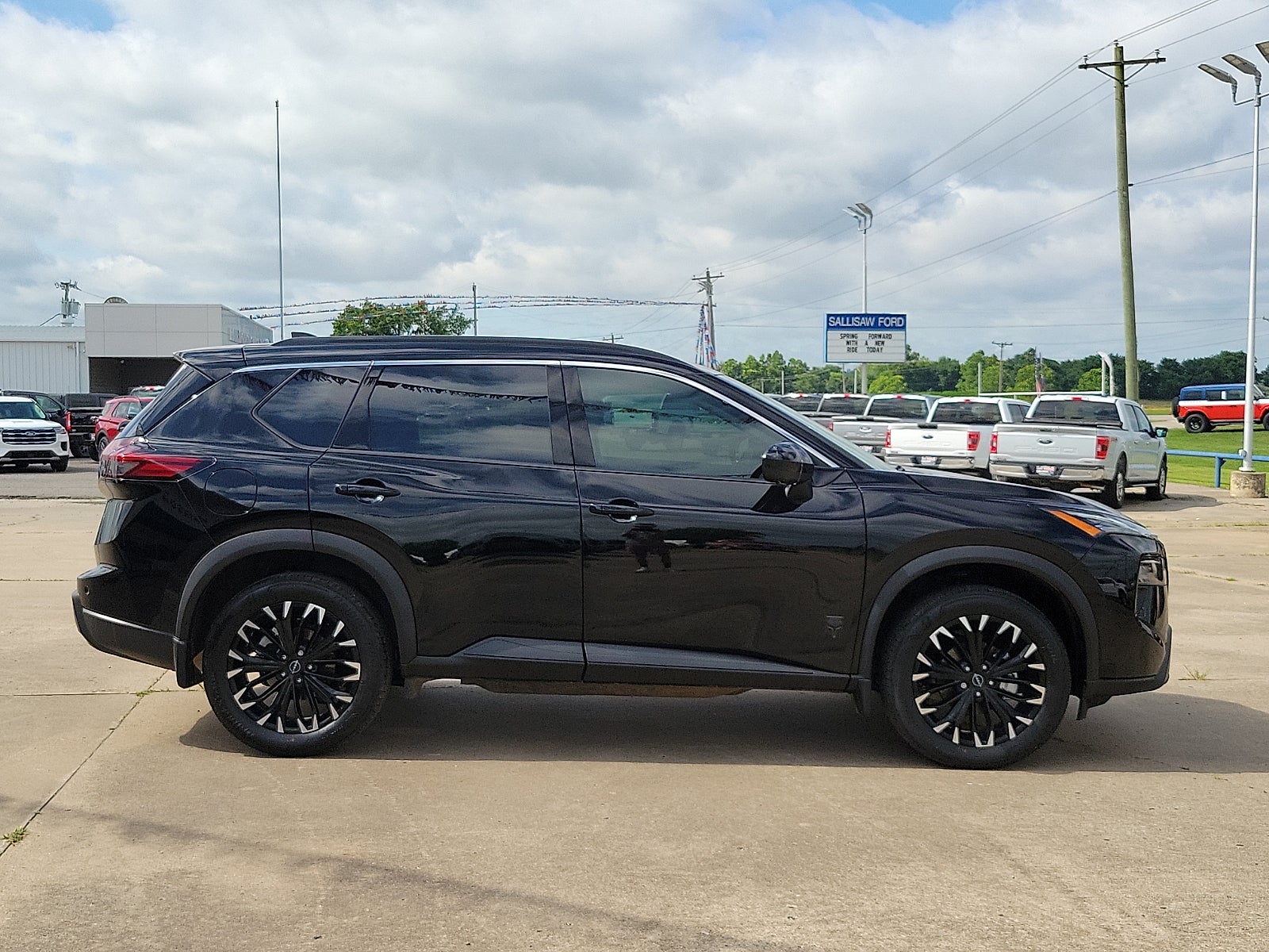 2026 Nissan Rogue Dark Armor