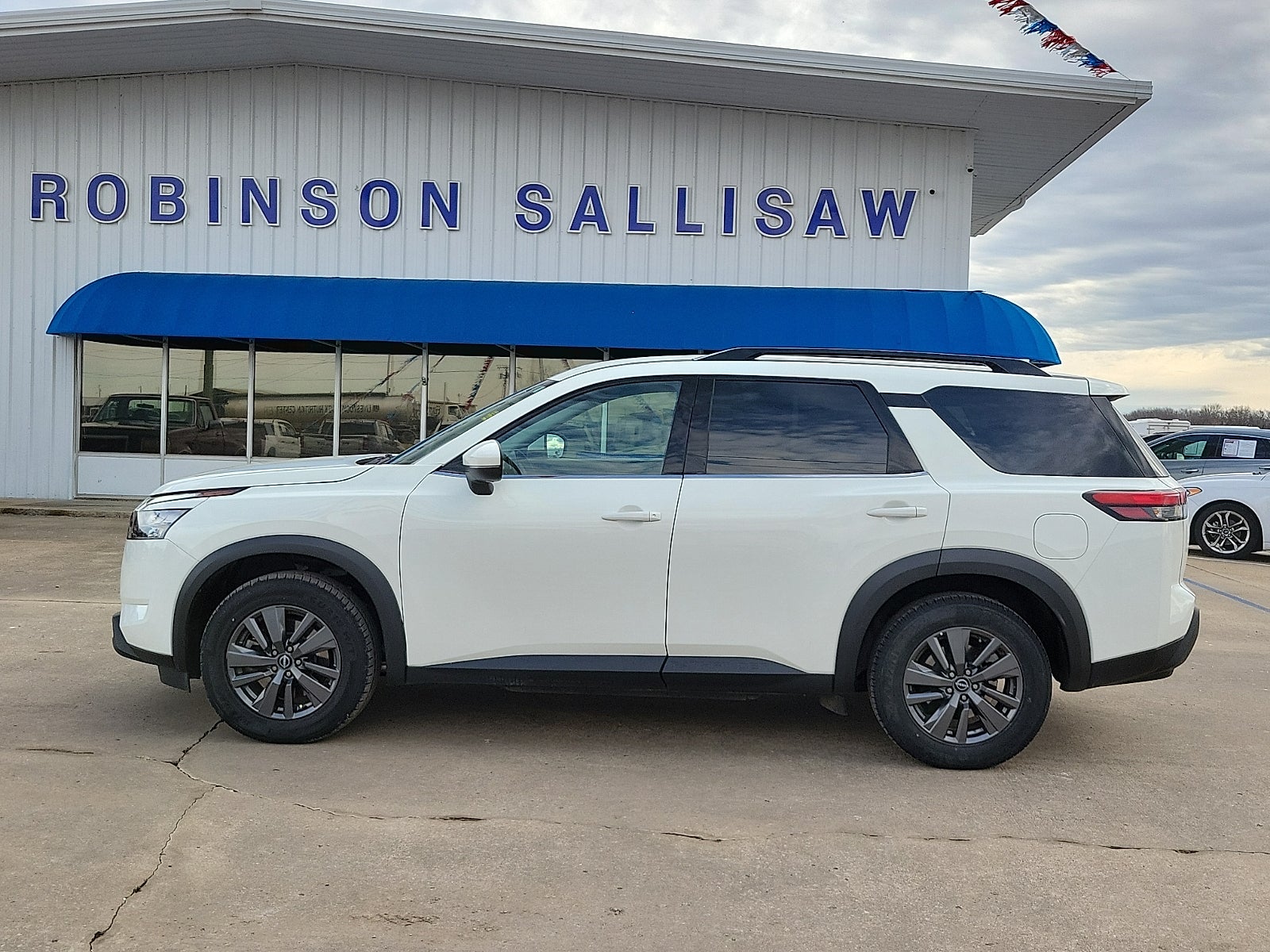 2023 Nissan Pathfinder SV