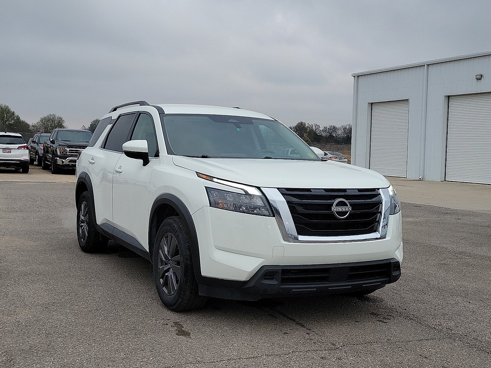 2025 Nissan Pathfinder SV