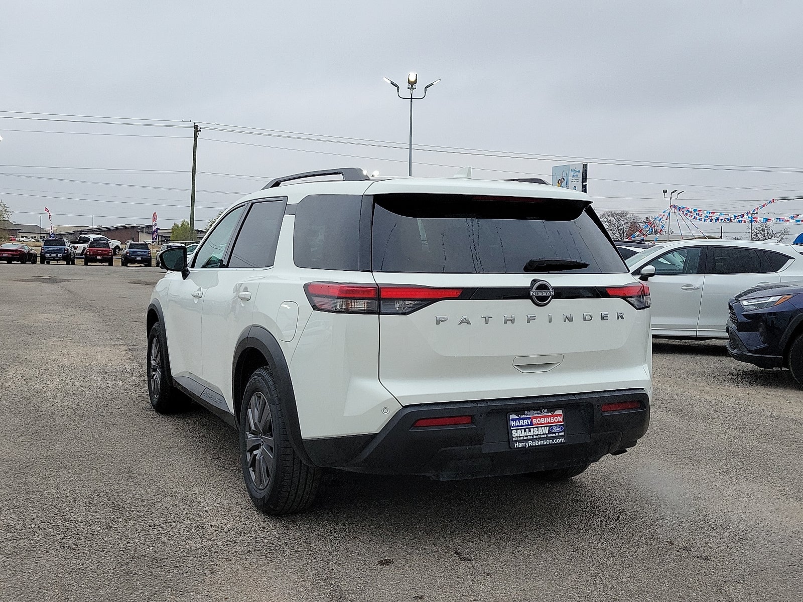 2025 Nissan Pathfinder SV