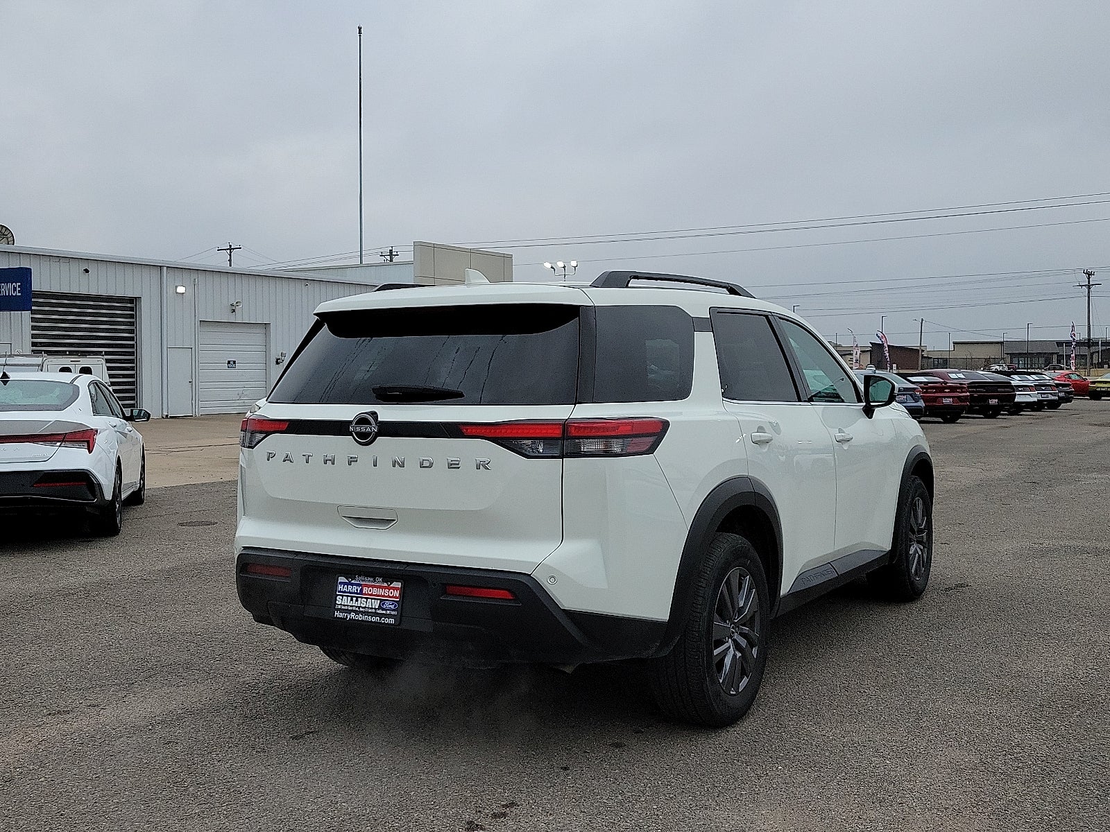 2025 Nissan Pathfinder SV