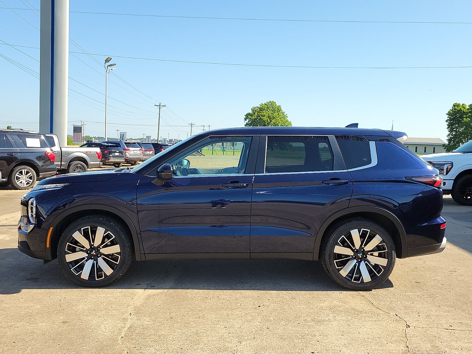 2025 Mitsubishi Outlander SE