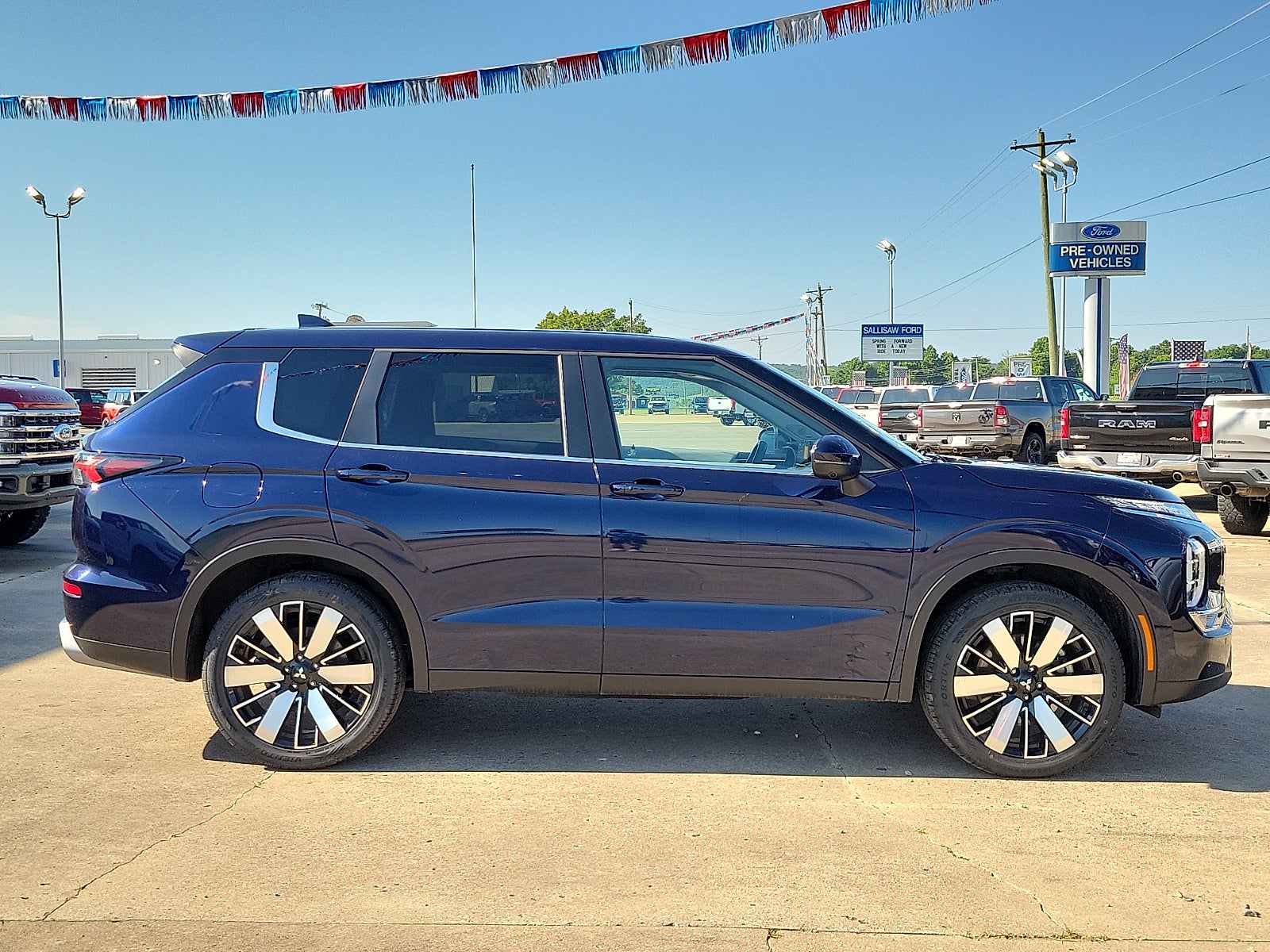 2025 Mitsubishi Outlander SE