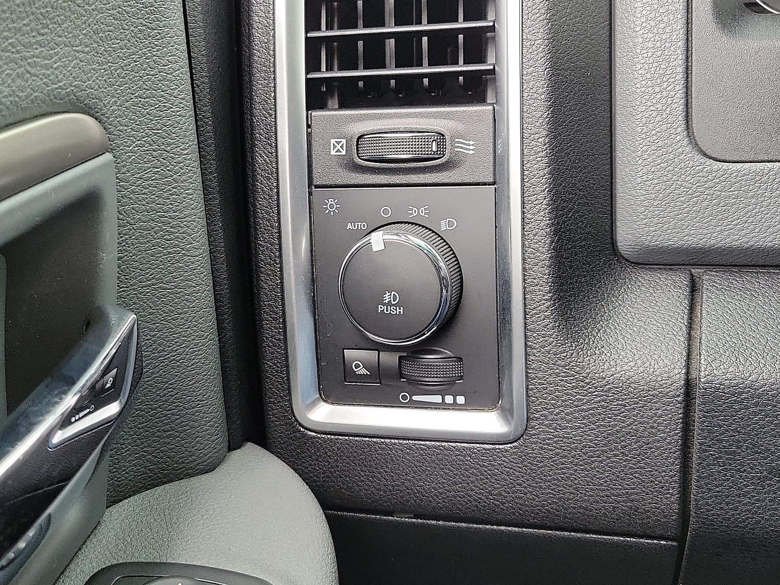 2018 RAM 1500 Big Horn Quad Cab 4x2 6'4" Box