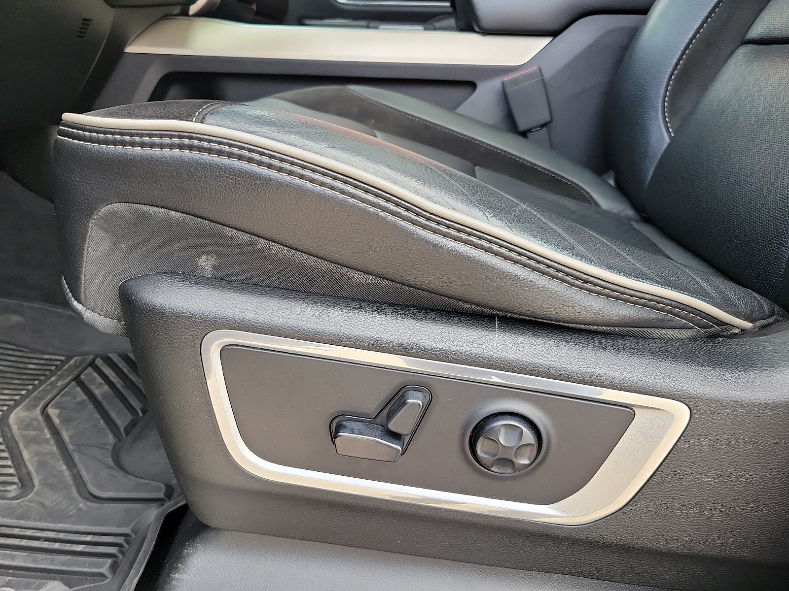 2019 RAM 1500 Laramie Crew Cab 4x2 5'7" Box