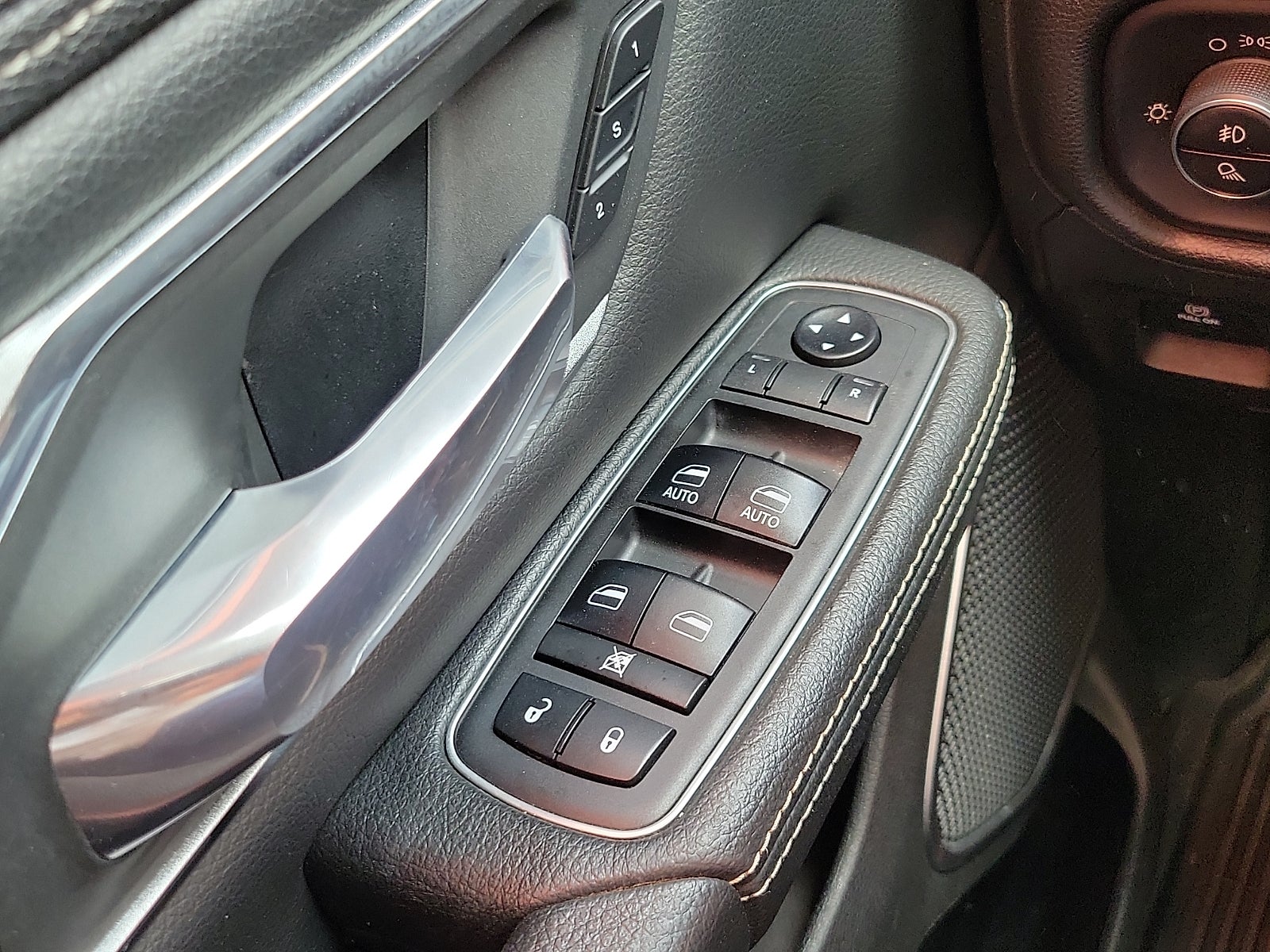 2019 RAM 1500 Laramie Crew Cab 4x2 5'7" Box