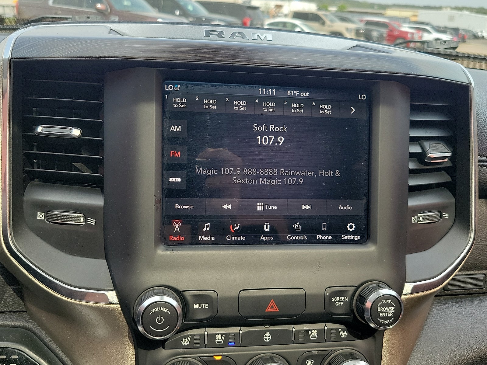 2019 RAM 1500 Laramie Crew Cab 4x2 5'7" Box