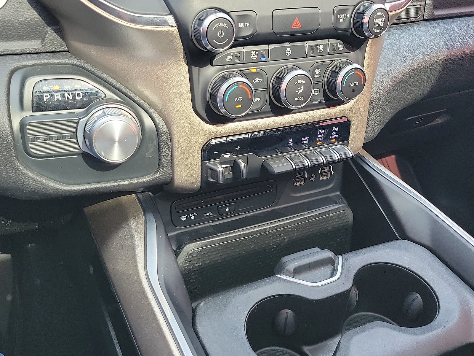 2019 RAM 1500 Laramie Crew Cab 4x2 5'7" Box