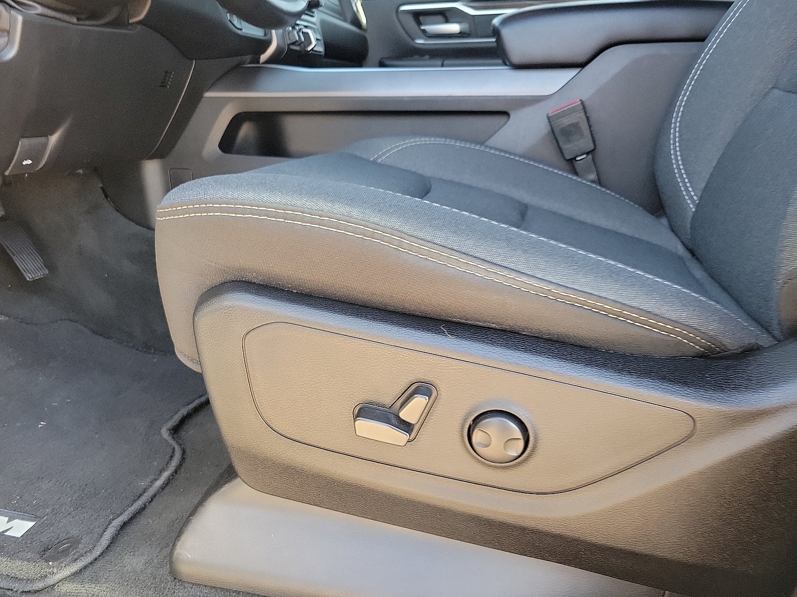 2022 RAM 1500 Big Horn Crew Cab 4x4 5'7" Box