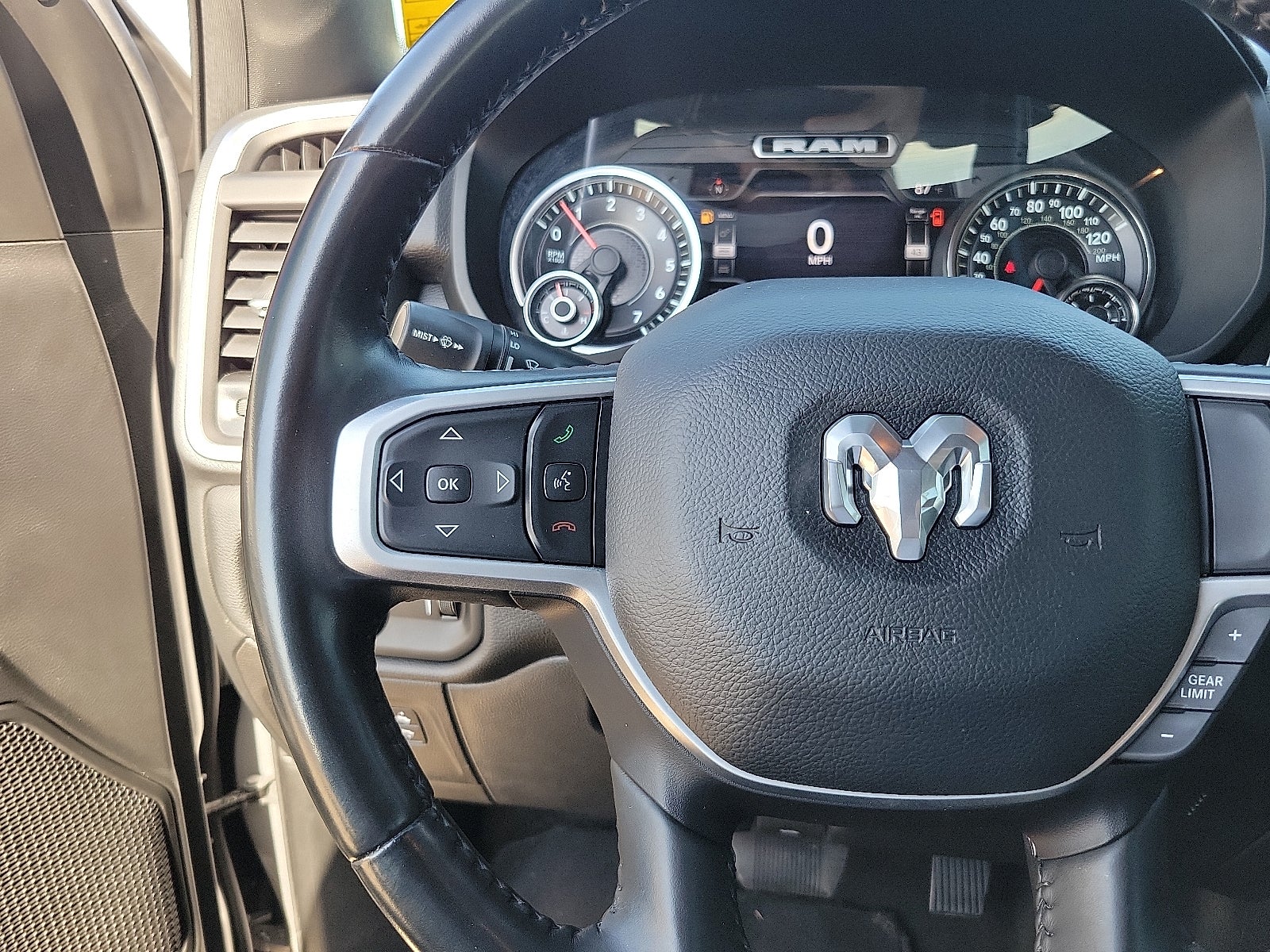 2022 RAM 1500 Big Horn Crew Cab 4x4 5'7" Box