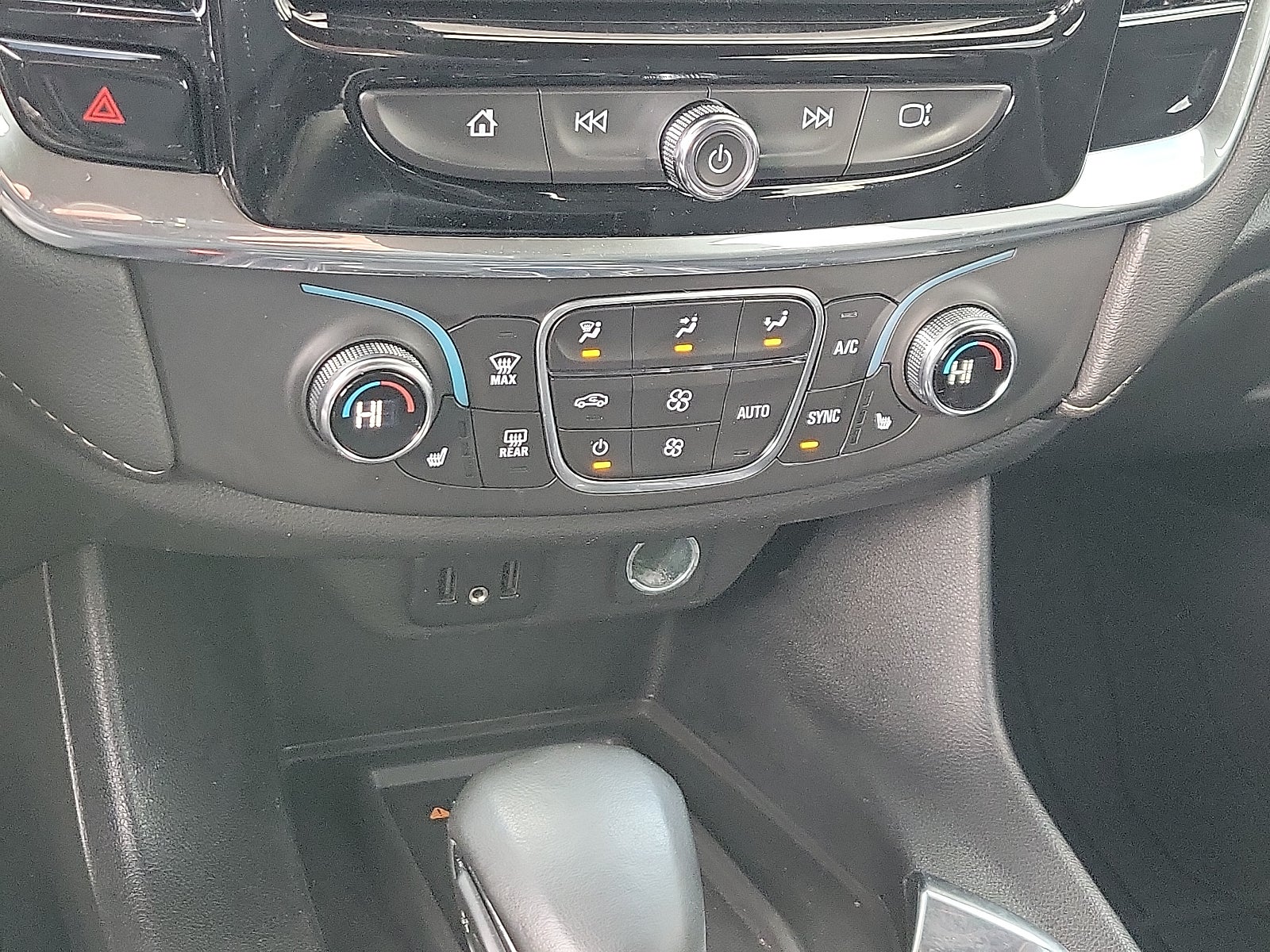 2023 Chevrolet Traverse LT Leather