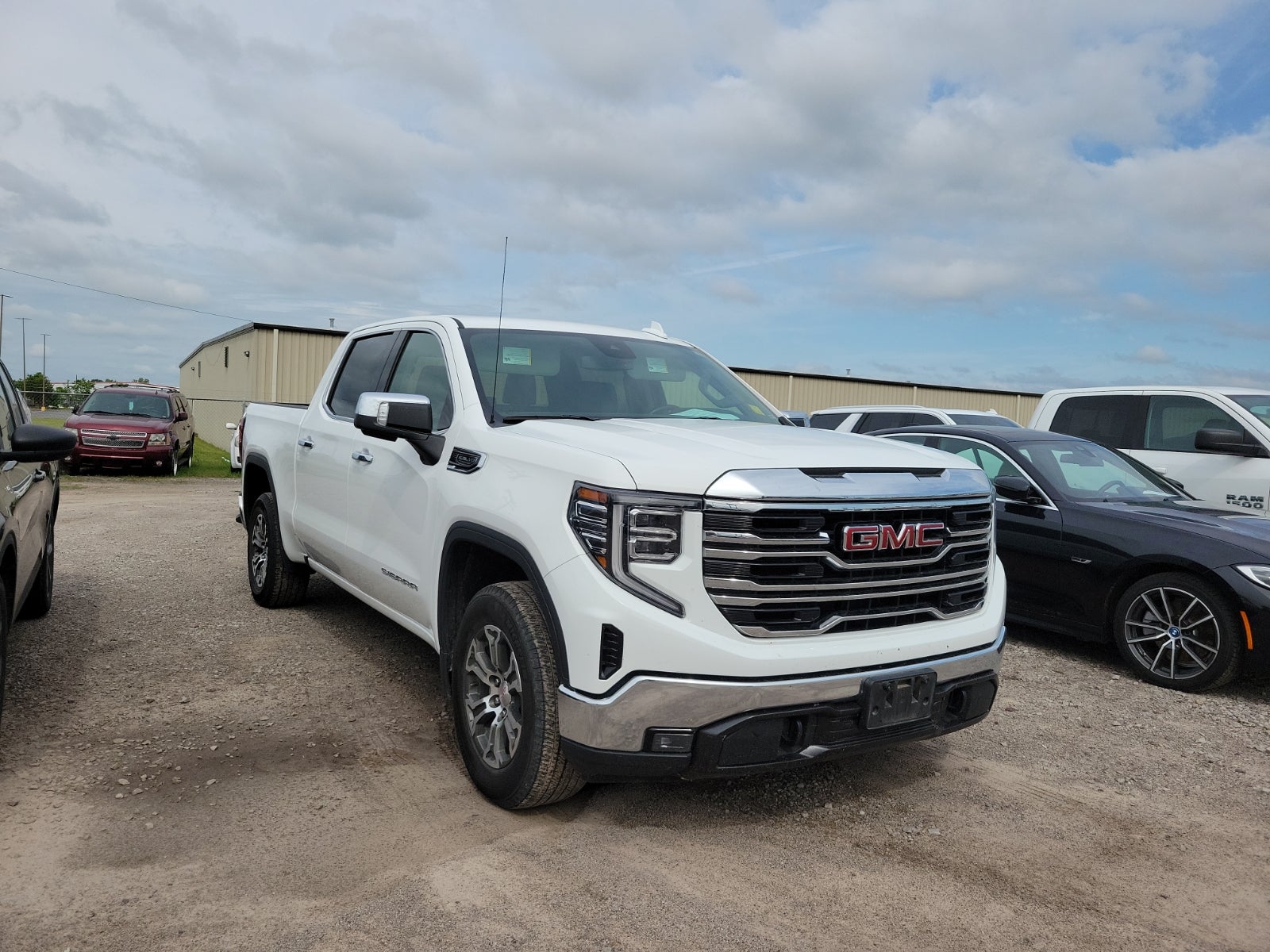 2025 GMC Sierra 1500 SLT