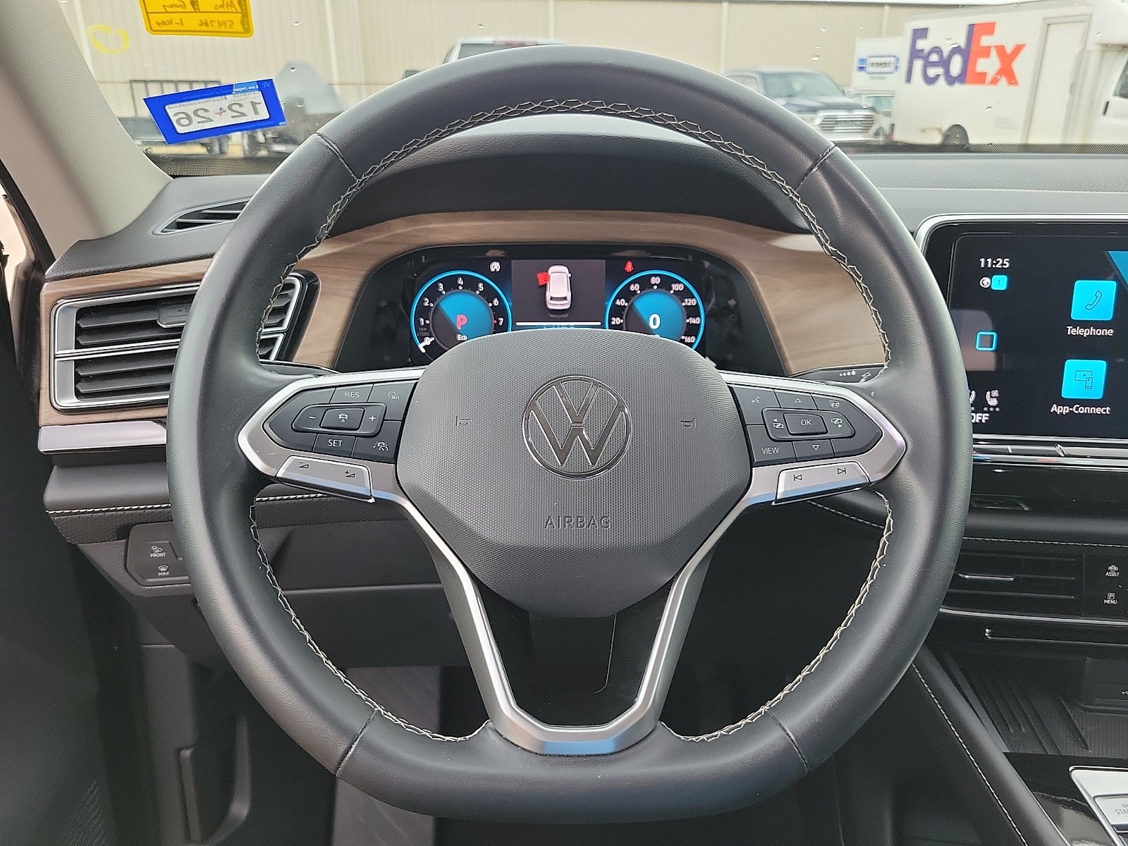 2025 Volkswagen Atlas 2.0T SE w/Technology