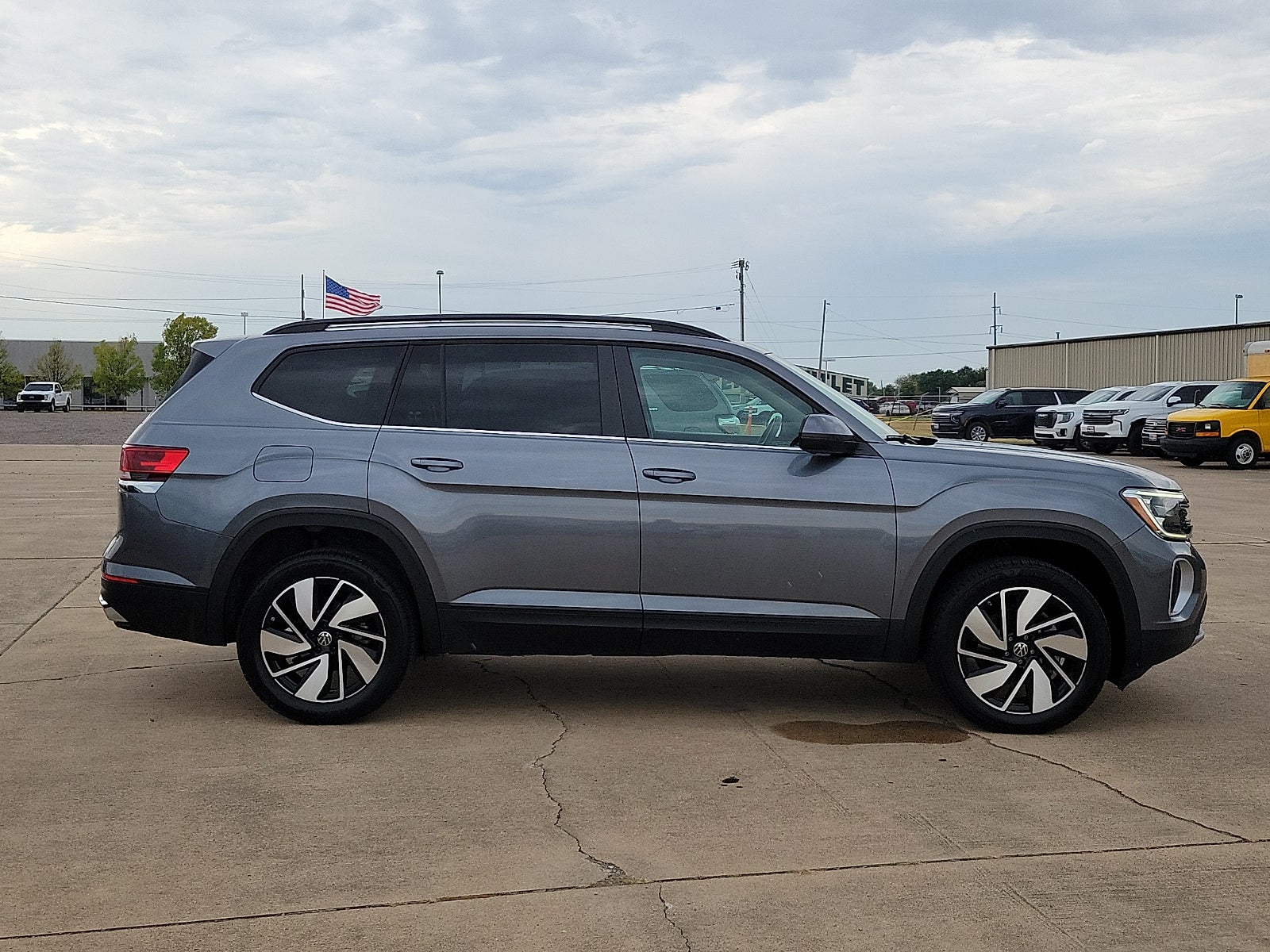 2025 Volkswagen Atlas 2.0T SE w/Technology