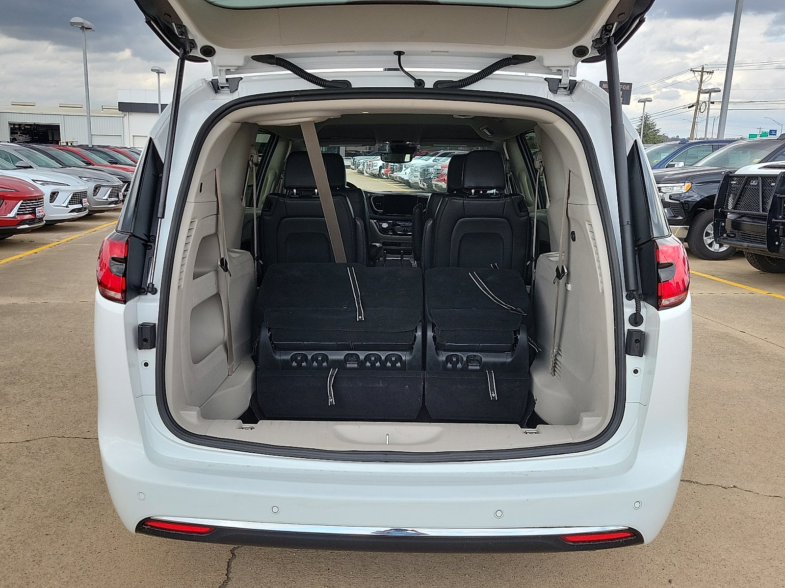 2024 Chrysler Pacifica Touring L