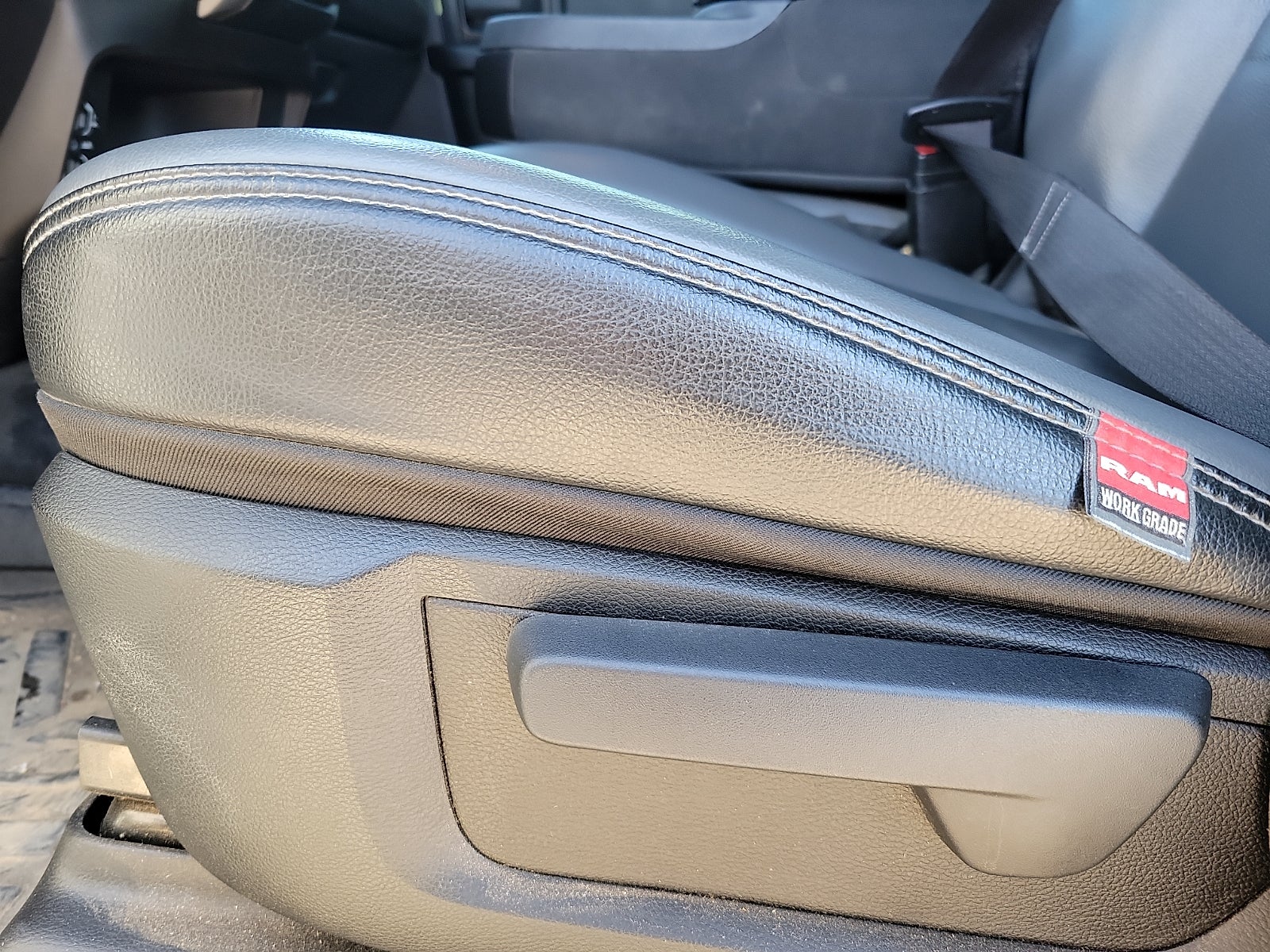 2022 RAM 3500 Tradesman Crew Cab 4x4 8' Box