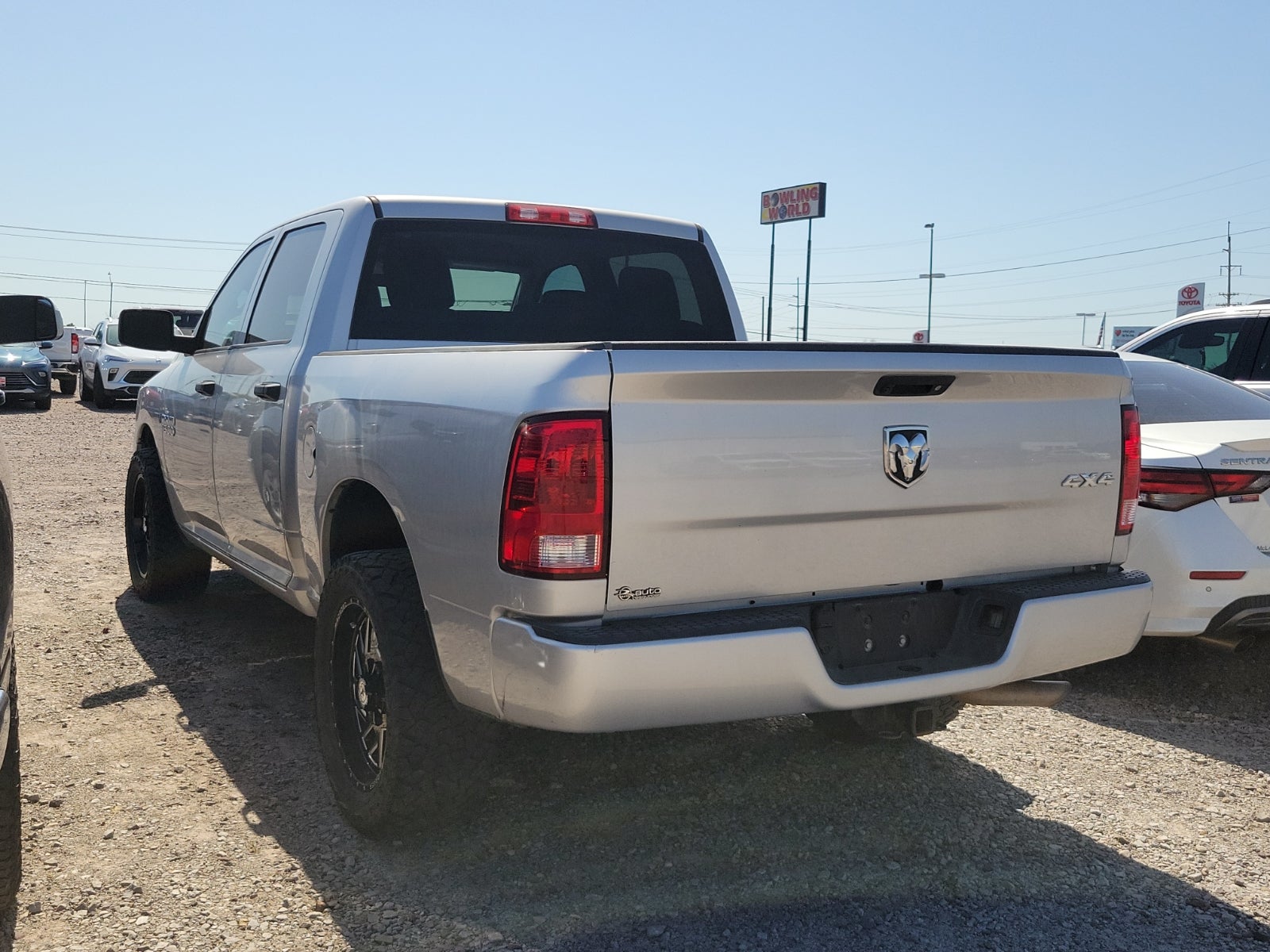 2018 RAM 1500 Express Crew Cab 4x4 5'7" Box