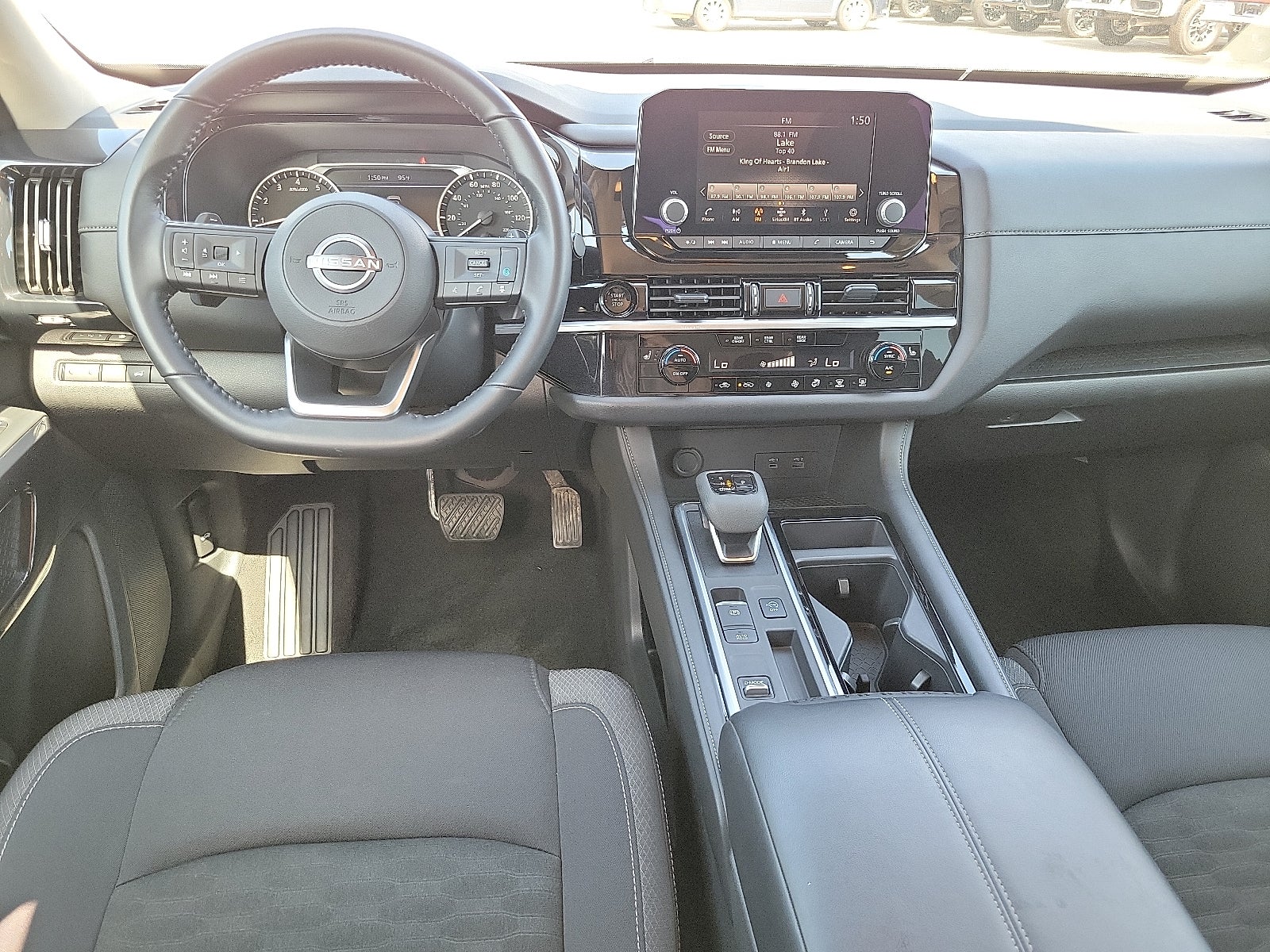 2025 Nissan Pathfinder SV