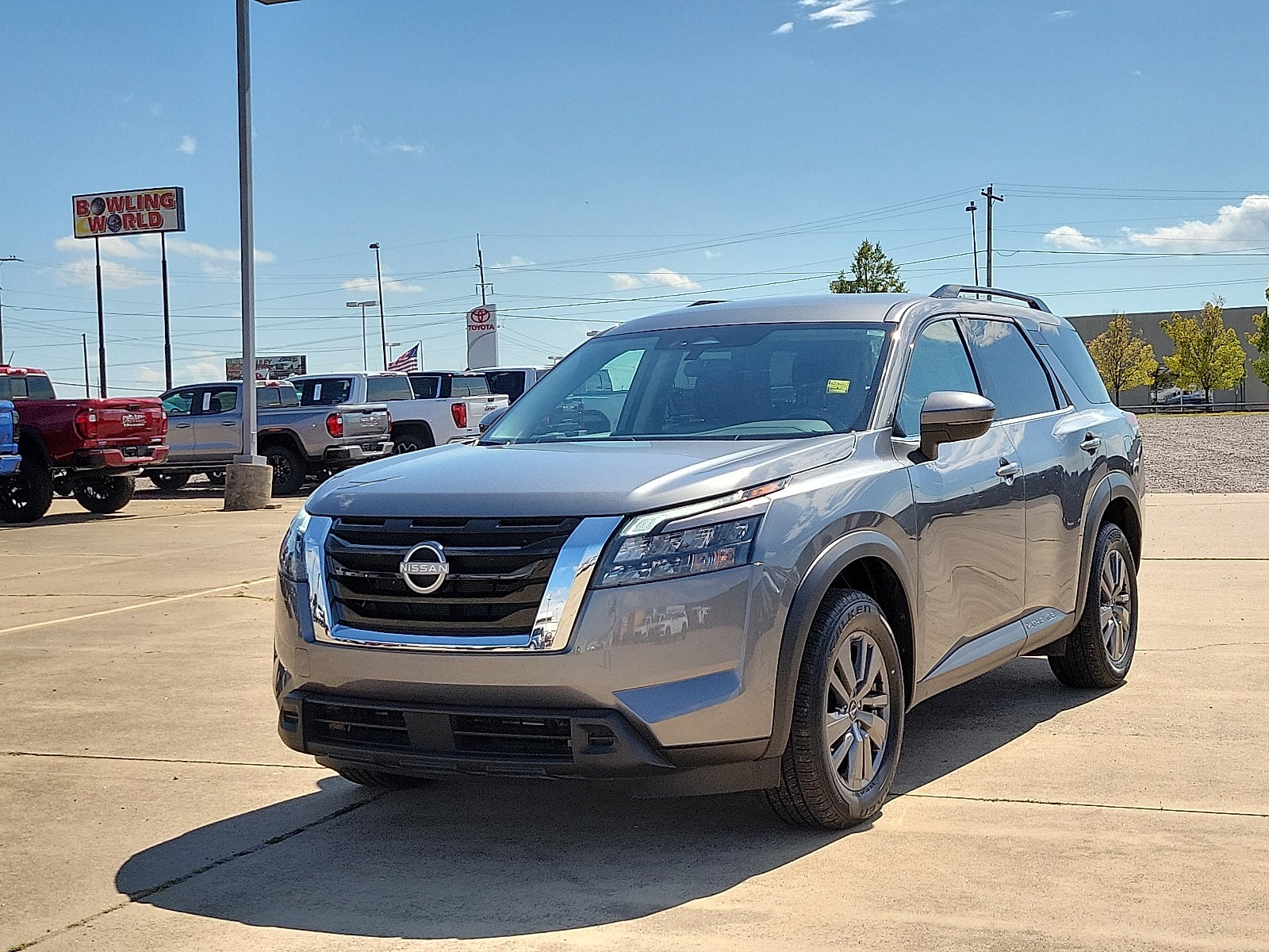2025 Nissan Pathfinder SV