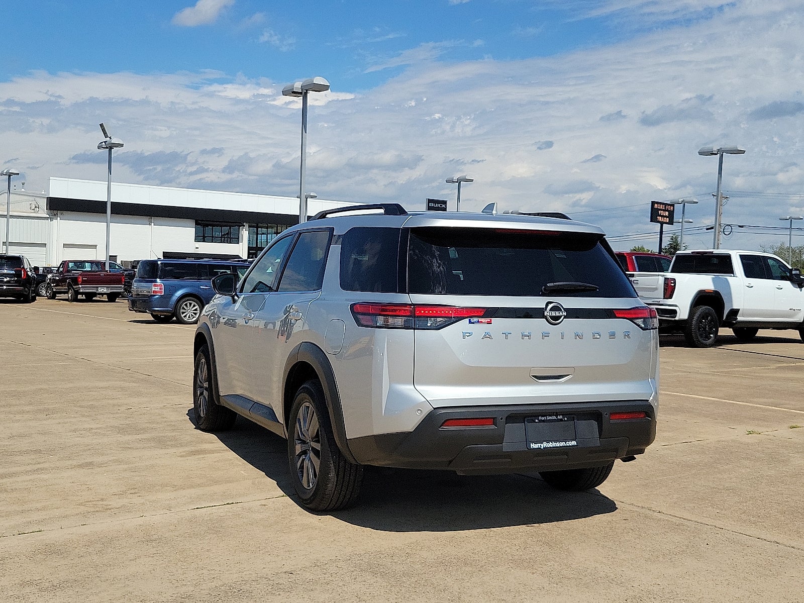 2025 Nissan Pathfinder SV