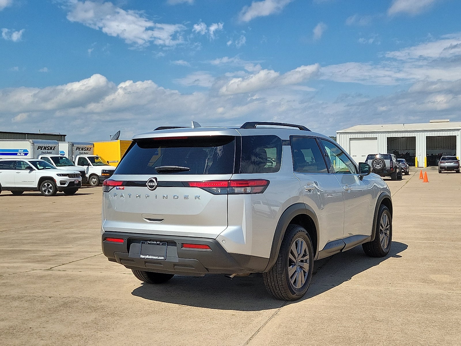 2025 Nissan Pathfinder SV