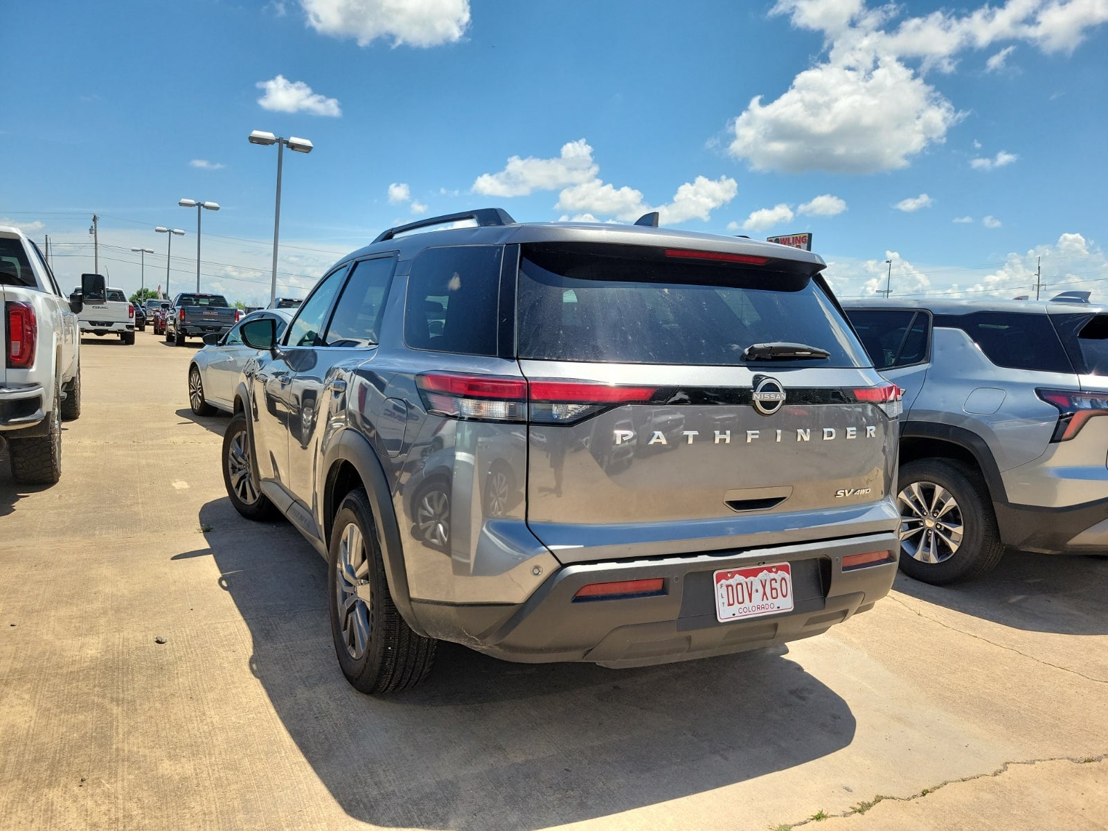 2024 Nissan Pathfinder SV