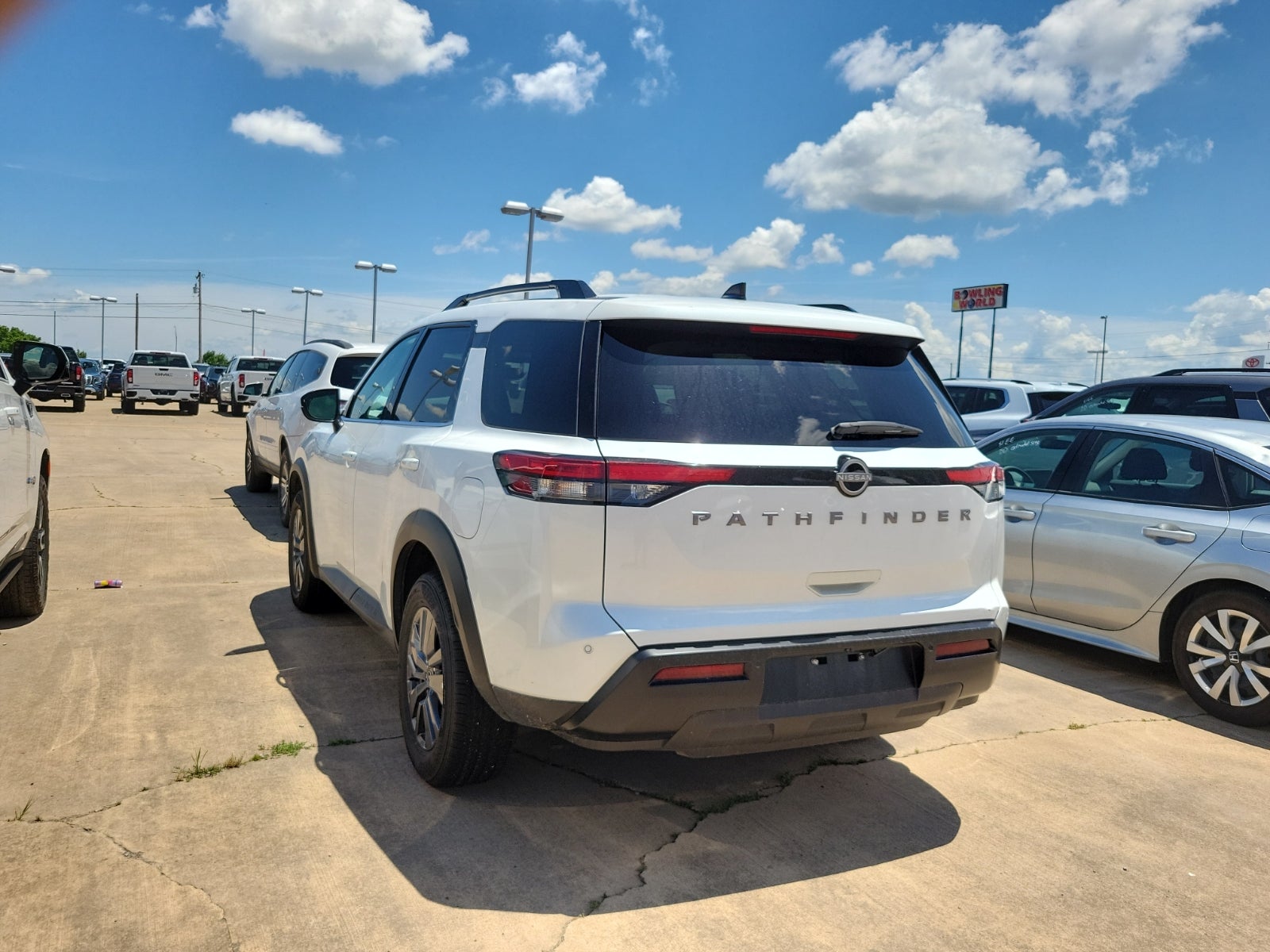 2026 Nissan Pathfinder SV