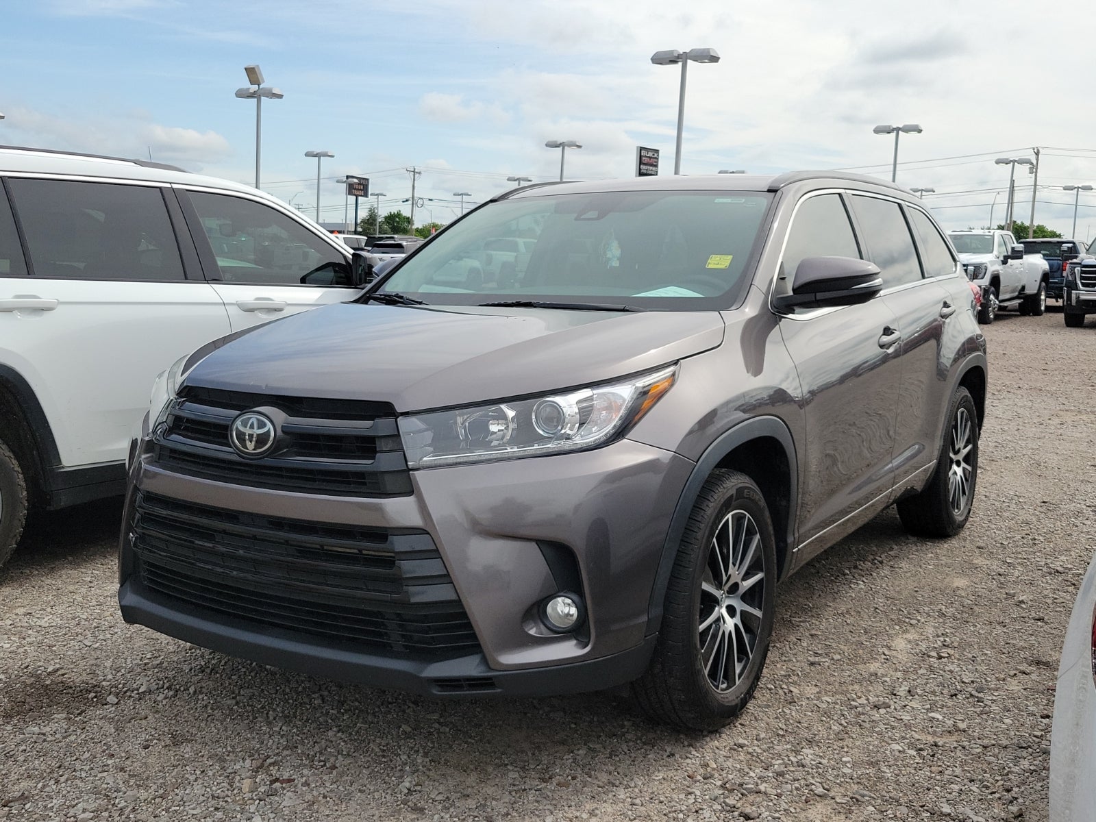 2017 Toyota Highlander SE