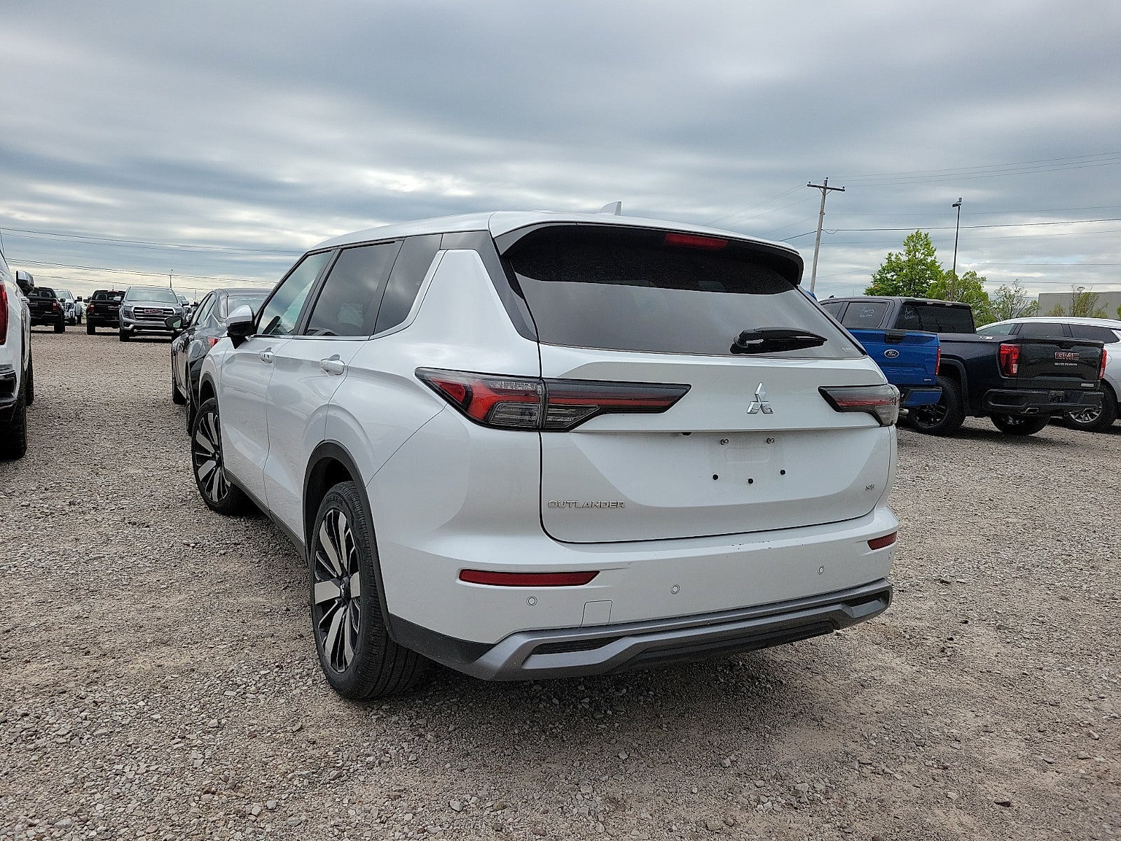 2025 Mitsubishi Outlander SE