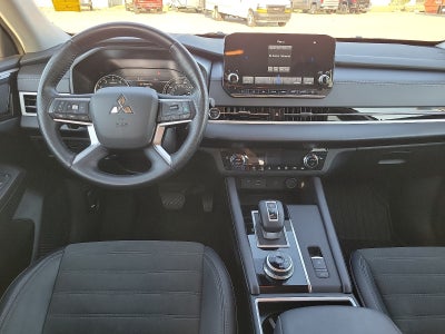 2024 Mitsubishi Outlander SE