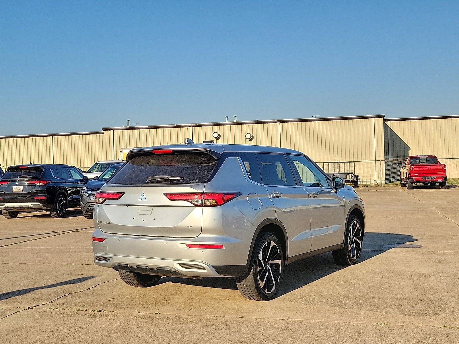 2024 Mitsubishi Outlander SE