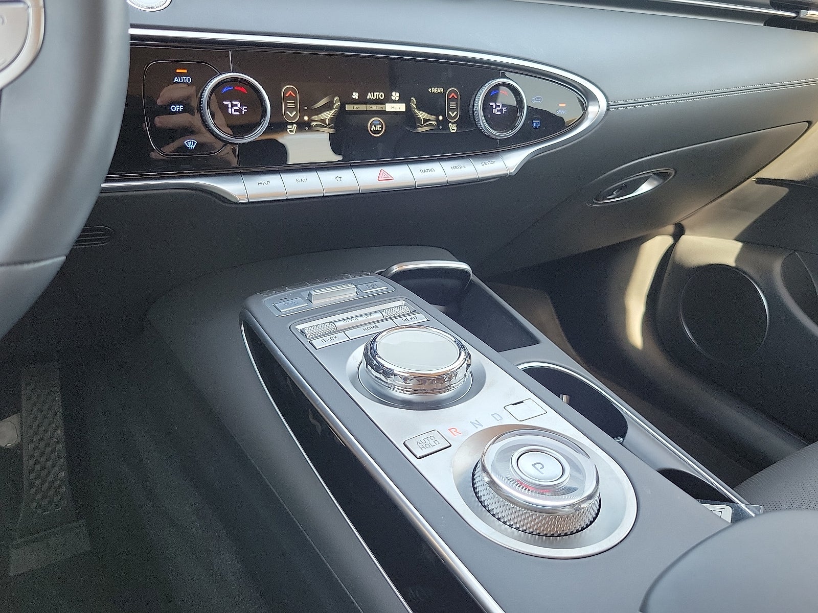 2025 Genesis GV70 2.5T