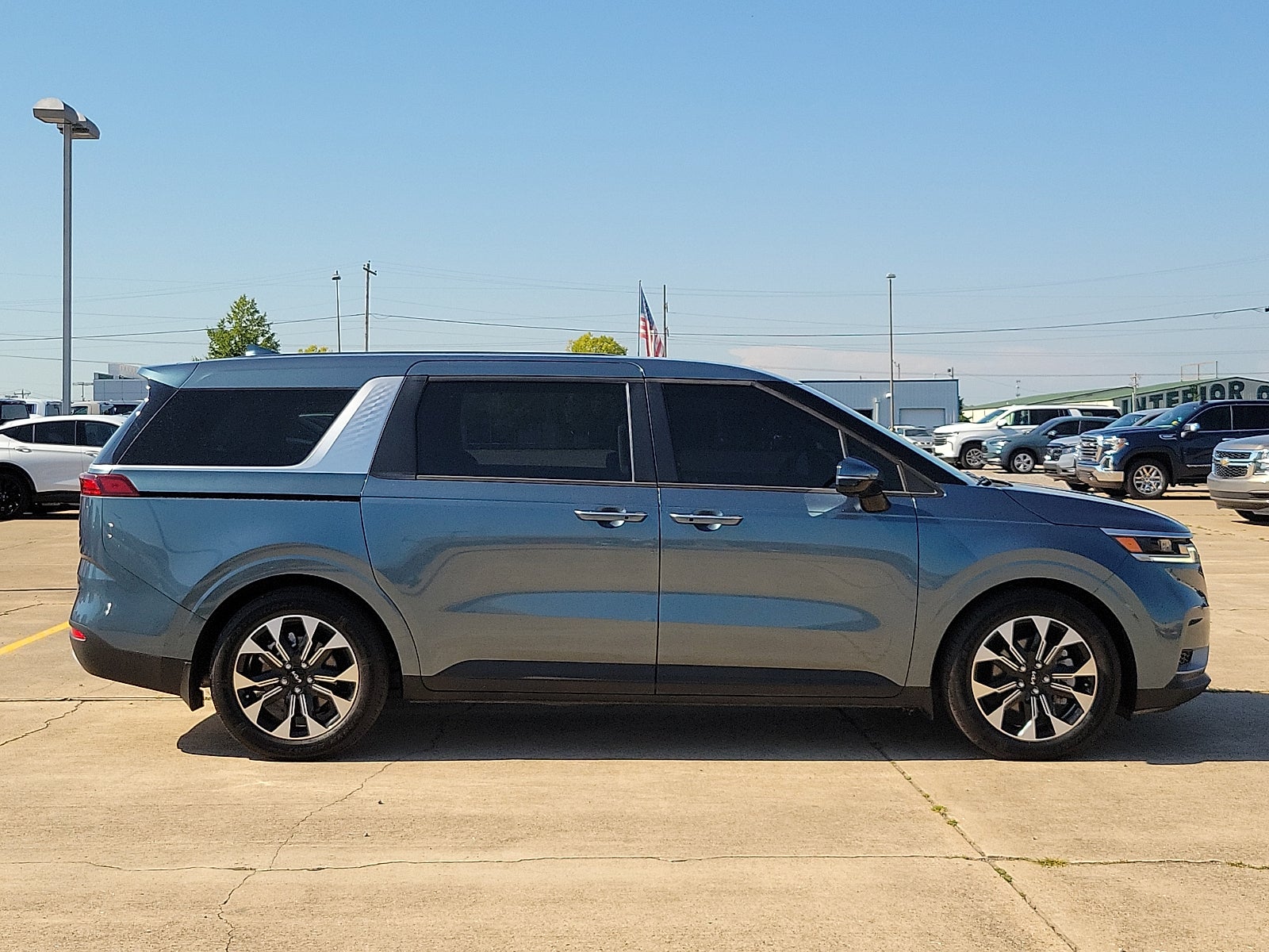 2023 Kia Carnival EX